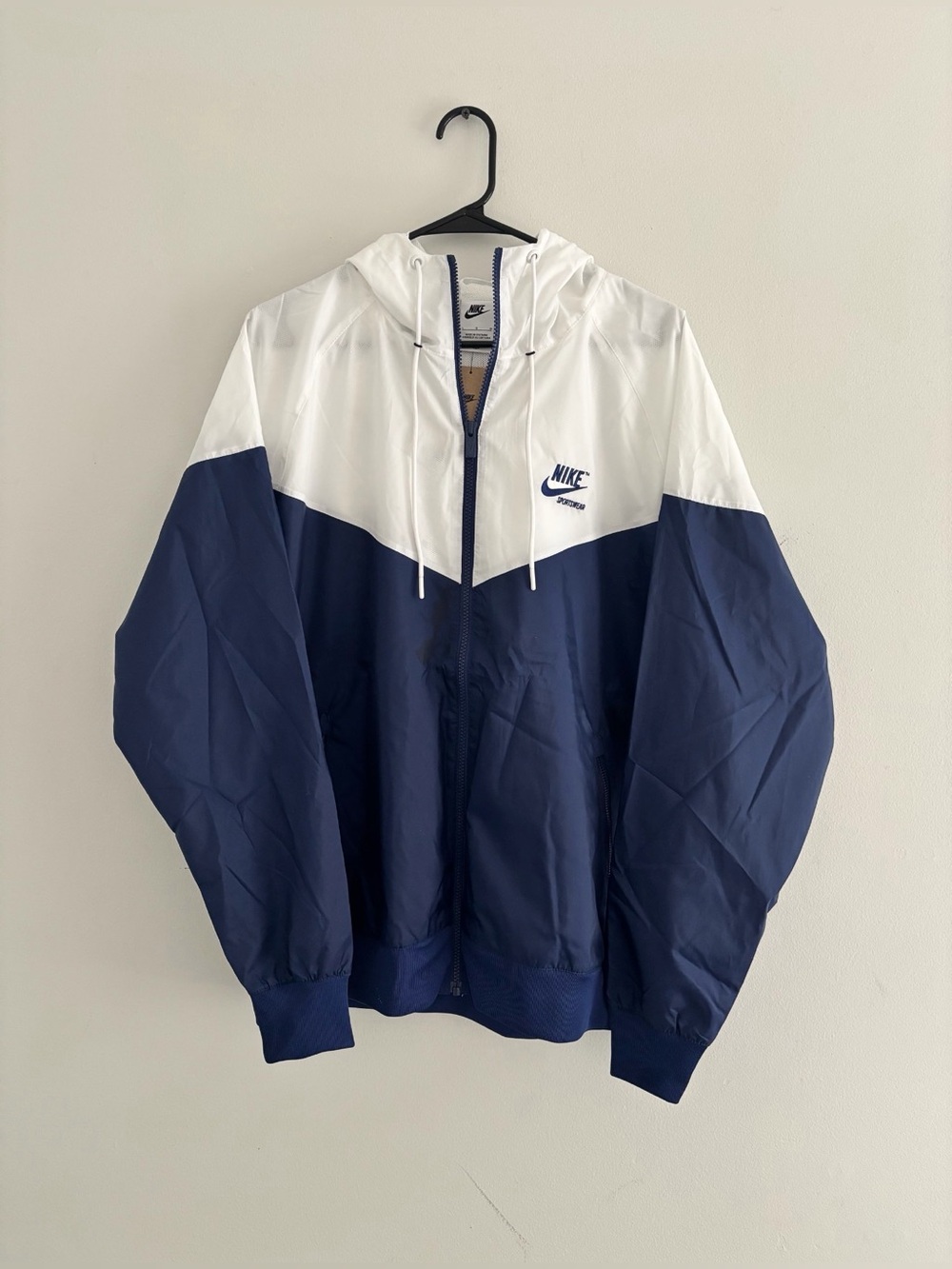 Nike Men's White & Navy Colorblock Windbreaker Jacket